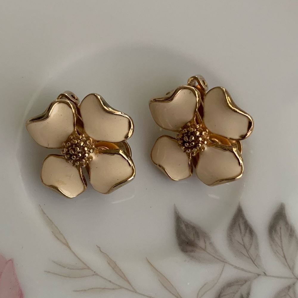 Vintage Enamel crème and goldstone floral clip on earrings